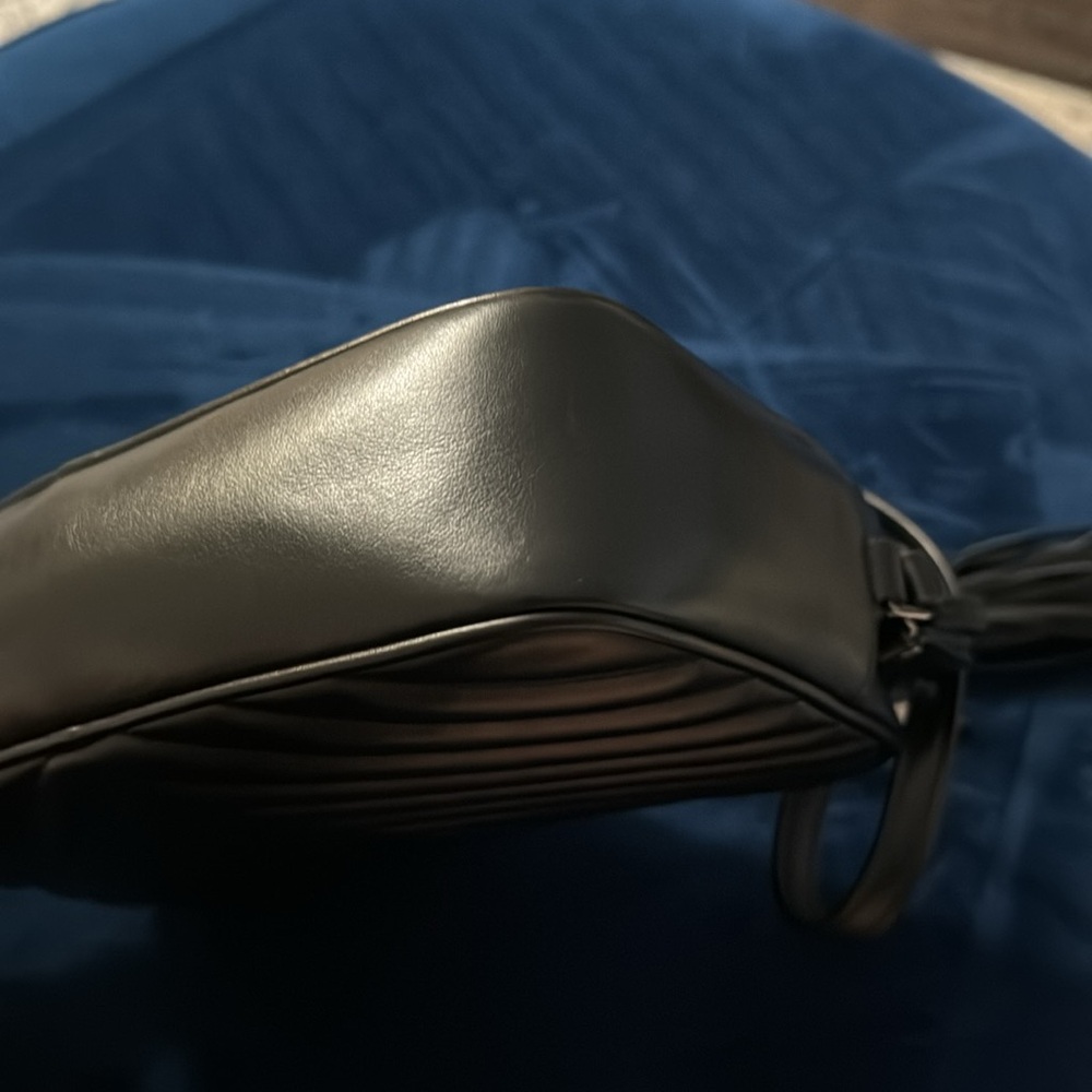 Authentic Lou Medium YSL Zip Leather Shoulder Bag - Picture 4 of 9